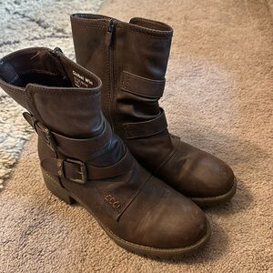 Brown zip up boots